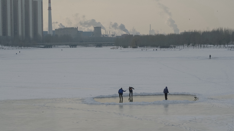 冬日的老工业城市    白嵩/摄