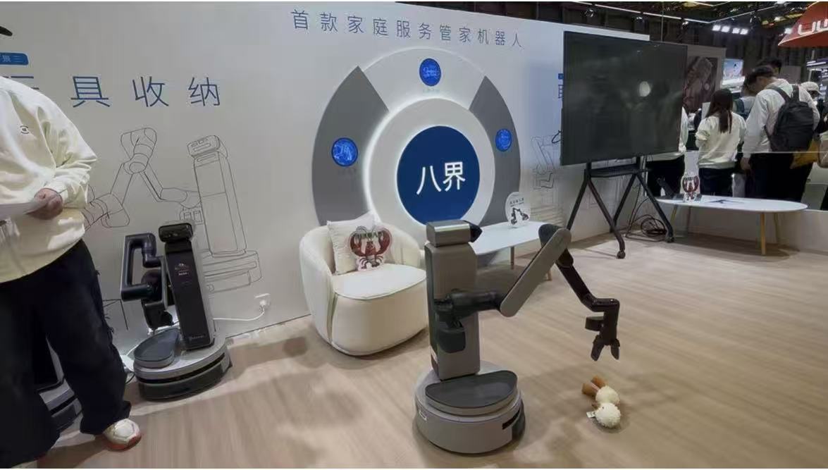 清洁机器人龙头企业积极在具身智能领域布局。拍摄/第一财经记者王珍