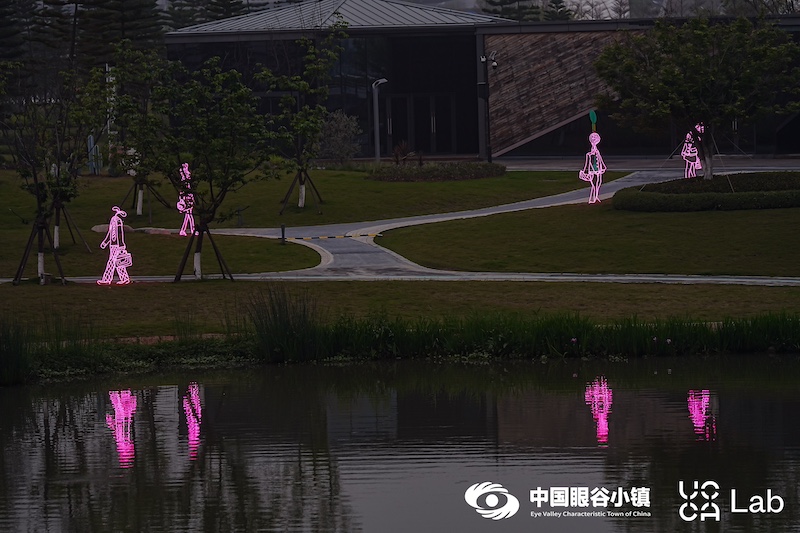  刘毅，《光语者》，2019，钢筋、霓虹灯