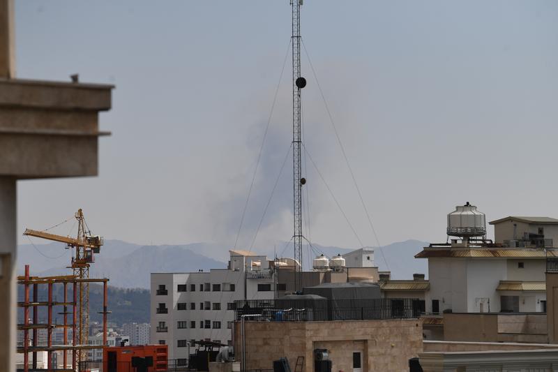 这是4月7日在伊朗首都德黑兰拍摄的空袭后的浓烟。新华社