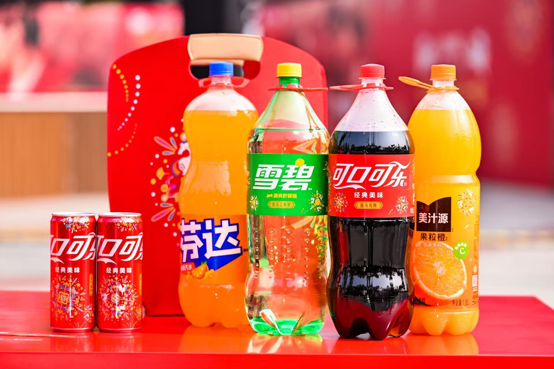 可口可乐家族推出马年限定新年烟花罐