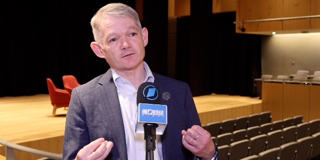 牛津大学人文学部负责人、英国学术院院士格里姆利（摄像阿卓摄）