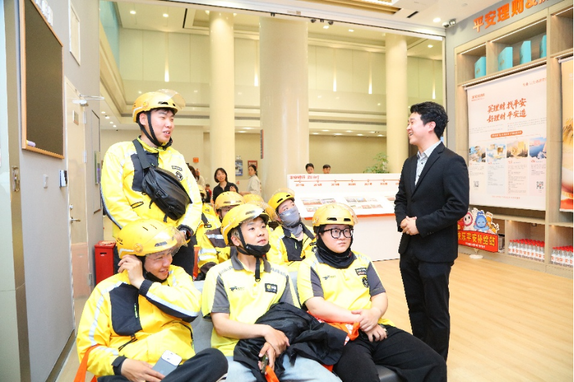 （图：基地面向外卖员举办金融知识宣讲沙龙，平安理财提供）