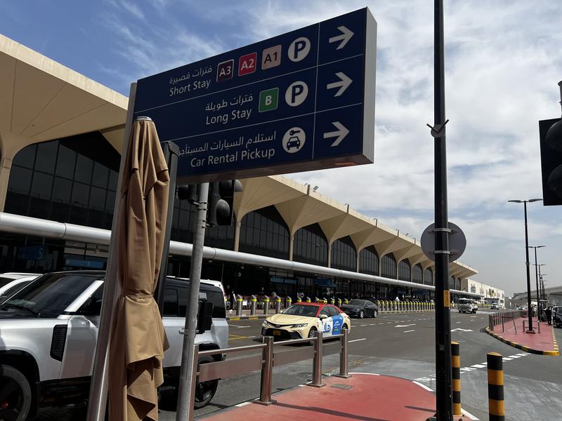 这是3月7日拍摄的阿联酋迪拜国际机场，该机场在伊朗战事期间曾短暂停止运营。新华社