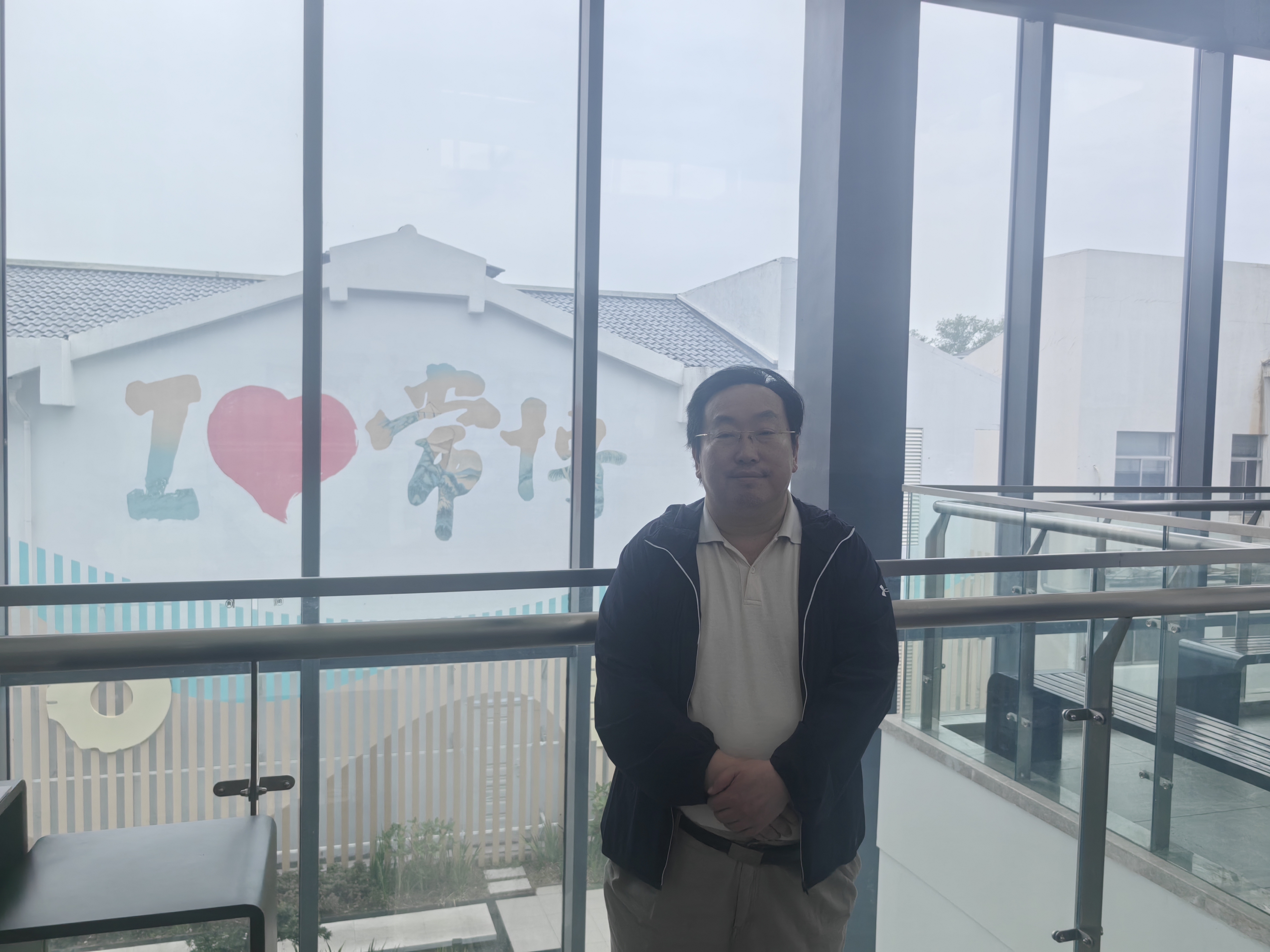 作者在江南历史文化名城常熟博物馆考察时的留影