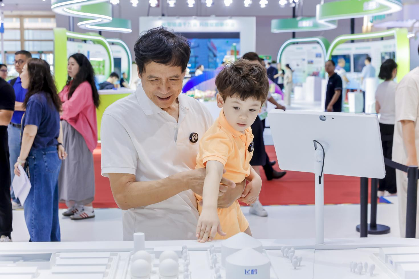 图4:现场观众互动