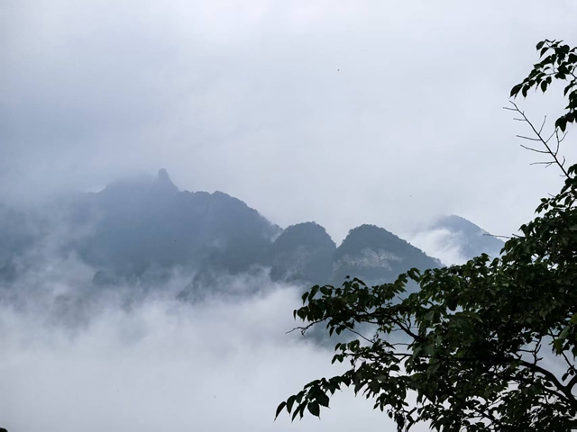 武当山天气变幻,景色宜人。摄/周芳