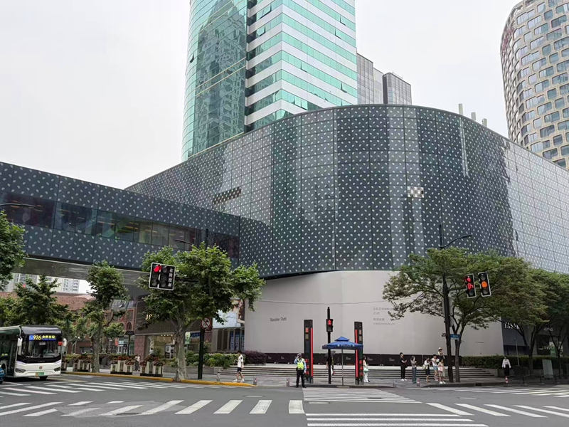 淮海中路黄陂南路路口    摄影/沈晴