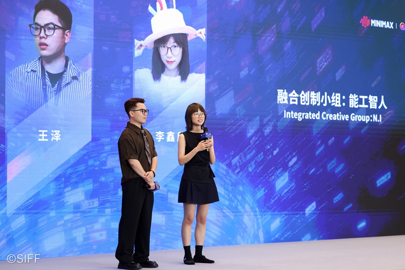 李鑫欣和王泽组成的“能工智人”
