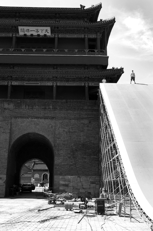 《落地坡道,中国》,2005 © 迈克·布拉巴克(美)
