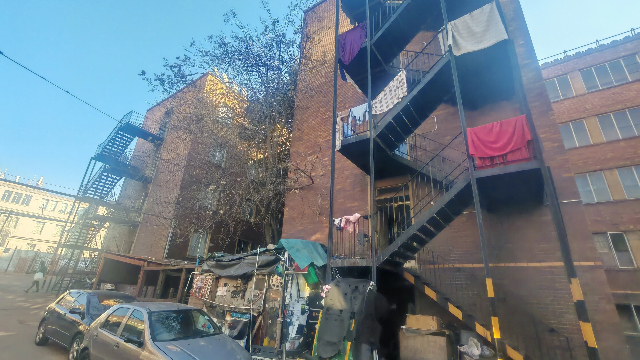 拯救南非最危险街区:研究所抗病,拳馆救少年,中国创新也在场