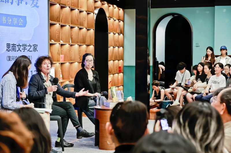 温特森和于是在“用写作,去谈论我所知最难的事:爱”活动现场