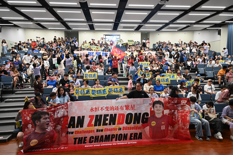 灯塔专业版显示,当天赛事直播累计票房超110万元,平均上座率近八成 华夏古美影剧院供图