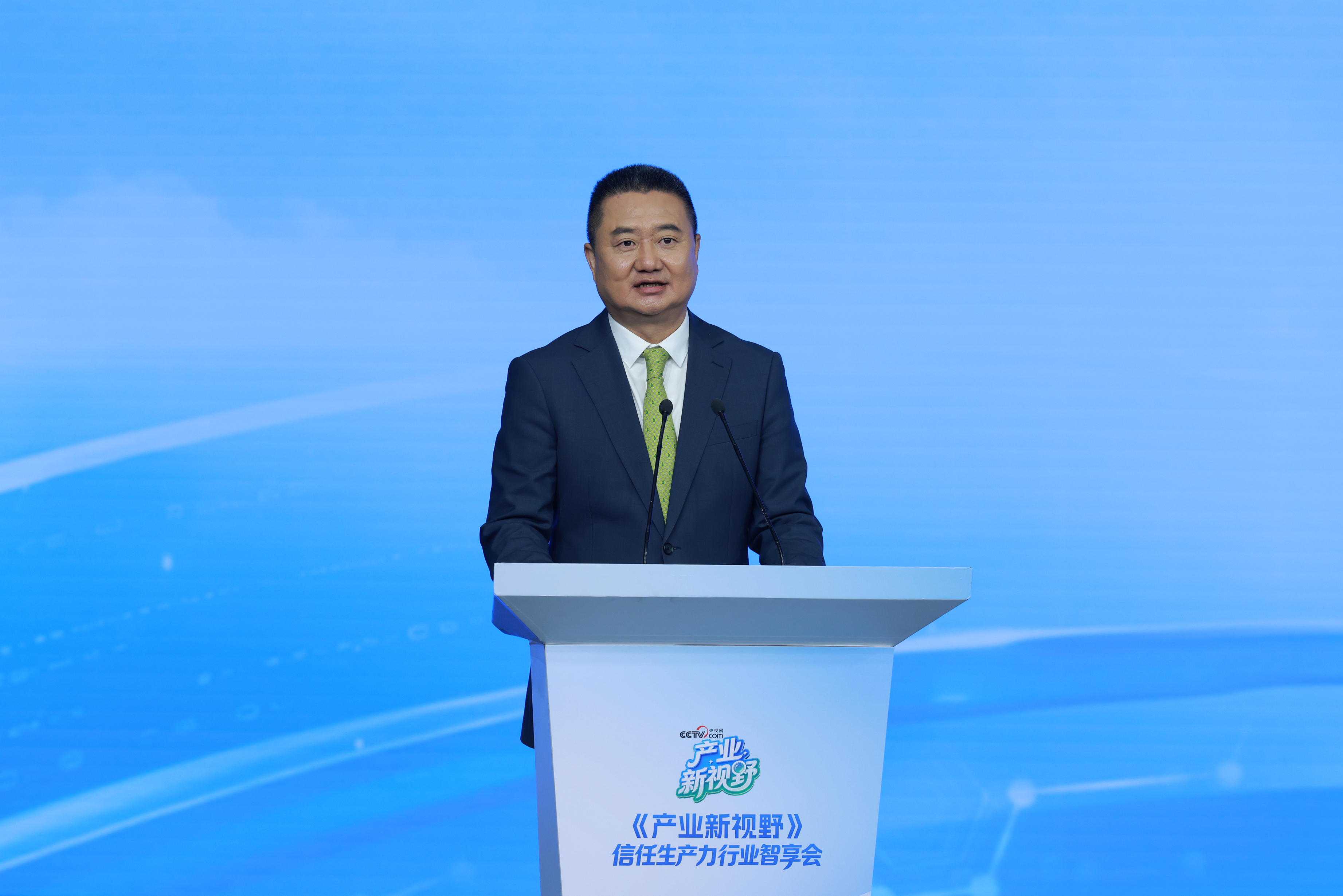 (无限极(中国)有限公司行政总裁黄健龙)