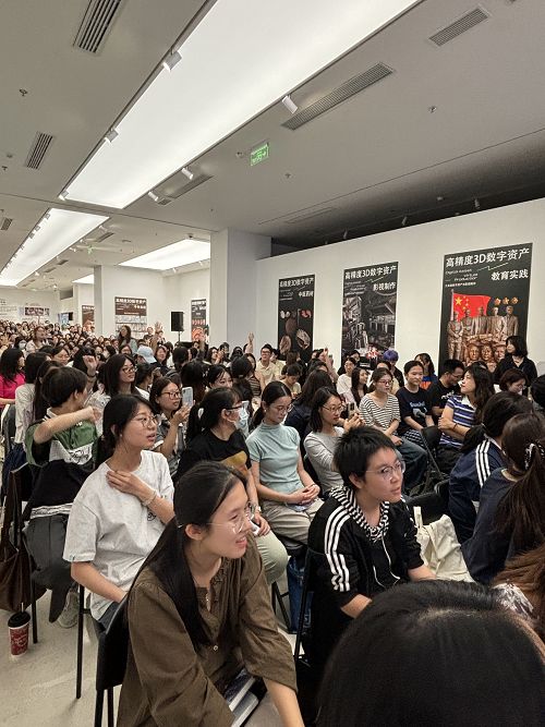 火爆的活动现场 摄影/李刚