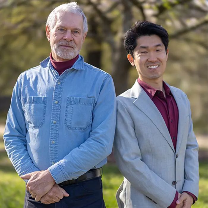 卡内基科学研究所的矿物学家罗伯特·哈森(Robert Hazen)和行星科学家迈克尔·黄(Michael Wong)