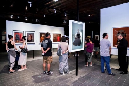 (威廉·韦格曼个展“最佳模特”展览现场)