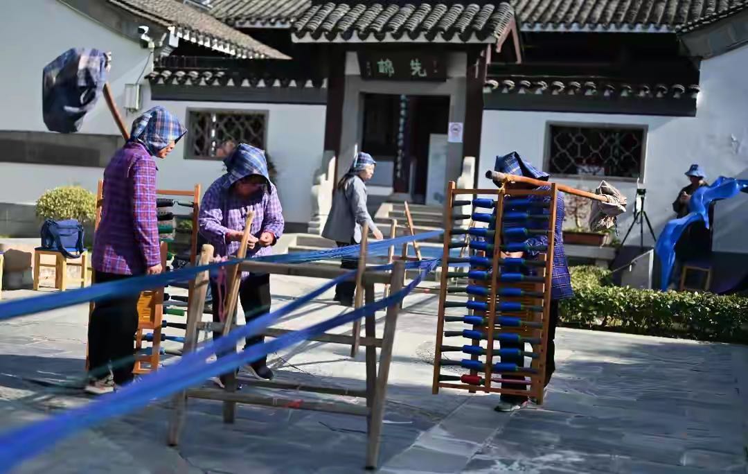 上海徐汇区华泾镇黄道婆纪念馆的经布技艺传承项目