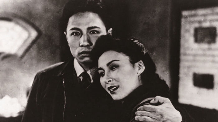 1948年上映后被埋没的《小城之春》,是中国影史上的一个巅峰