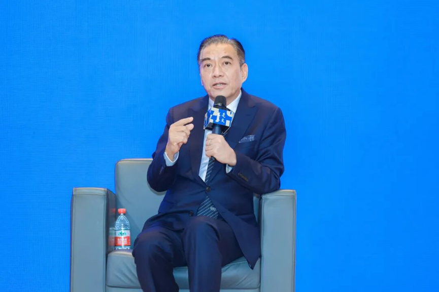 哈佛大学文理学院资深研究员何日生