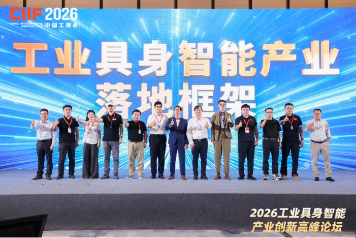 灵巧智能发布了涵盖基础层、本体层与末端执行层的工业具身智能三层架构