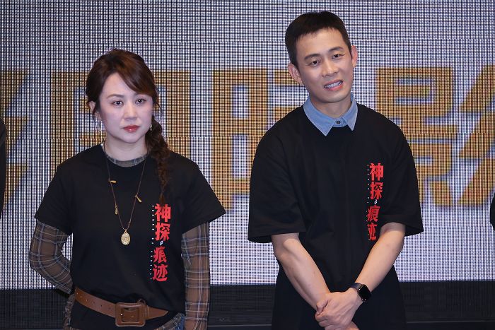 马丽饰演的黄仁德,在张译饰演的崔寻遭到质疑时始终站在他身边。 摄影/任玉明