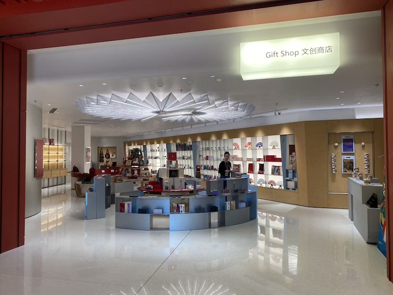 上海大歌剧院内的纪念品商店