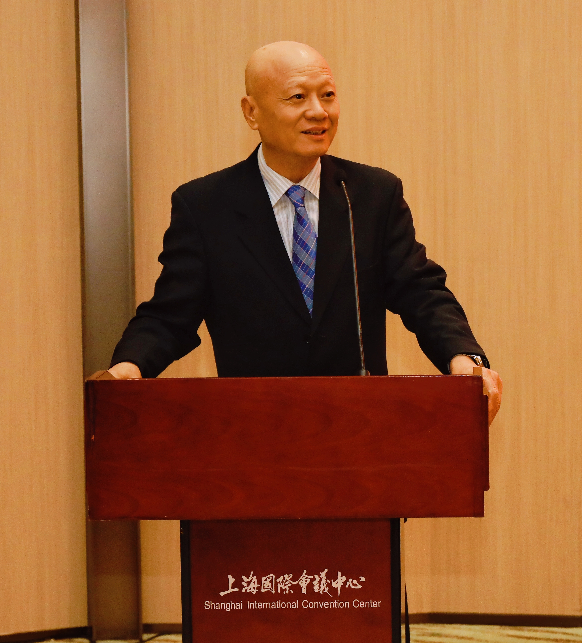 中国科学决策首席专家、交通运输部原副部长徐祖远宣布两项合作成果并致辞