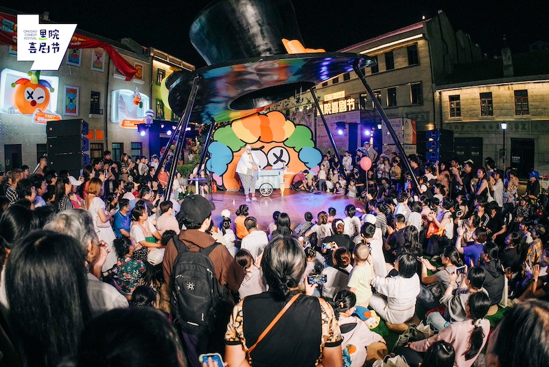 保罗·纳尼正在演出《杰克的花式冰淇淋》
