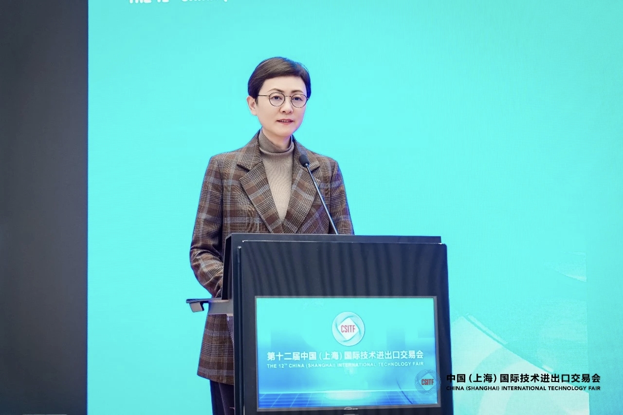 上海市商务委副主任周岚