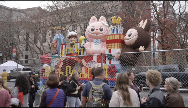 载有Labubu的花车（来源：第一财经摄像）