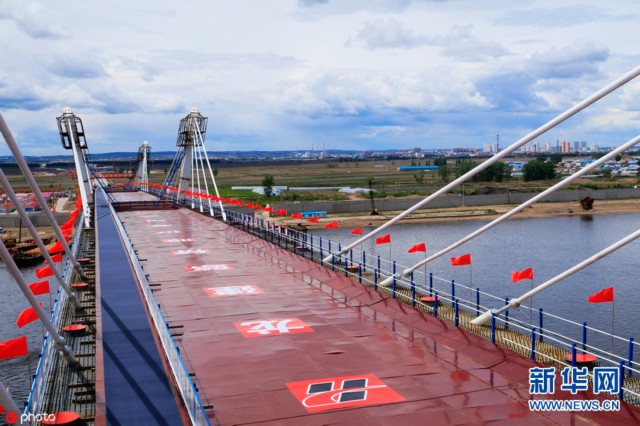 边疆党旗红中俄首座跨境公路大桥听建设者讲述黑龙江大桥建设故事