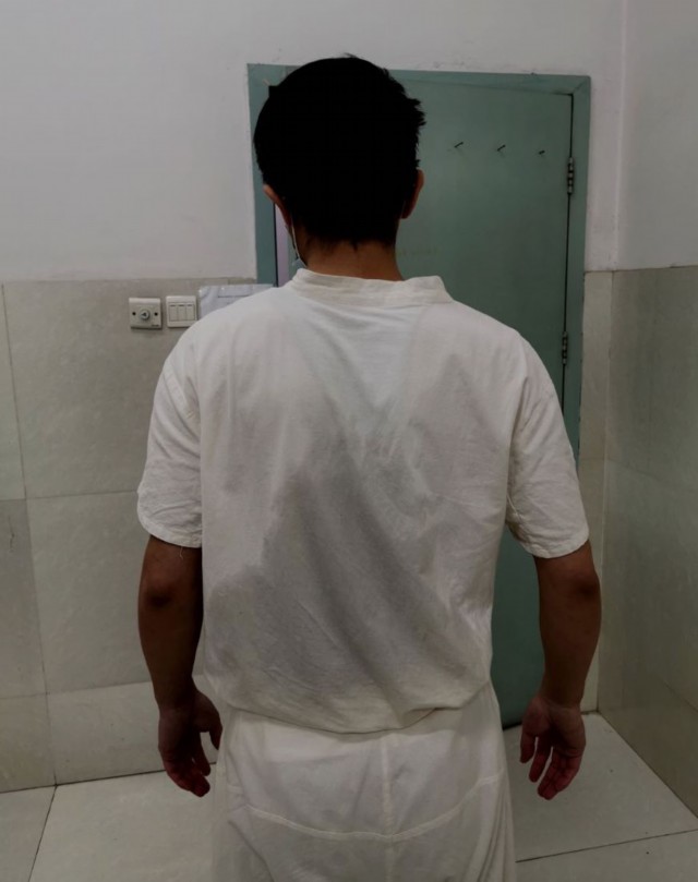 2020年2月24日武汉天气阴 许程飞汗湿的背影四楼病区收治了一名"特殊"