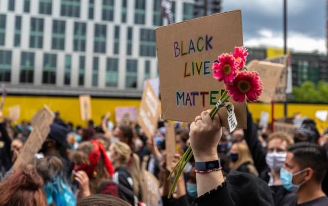 全球连线 是非有众议公道在人心