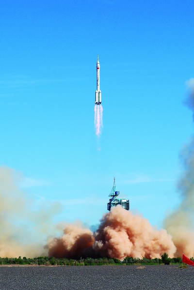 中国航天员首御 天和 巡太空
