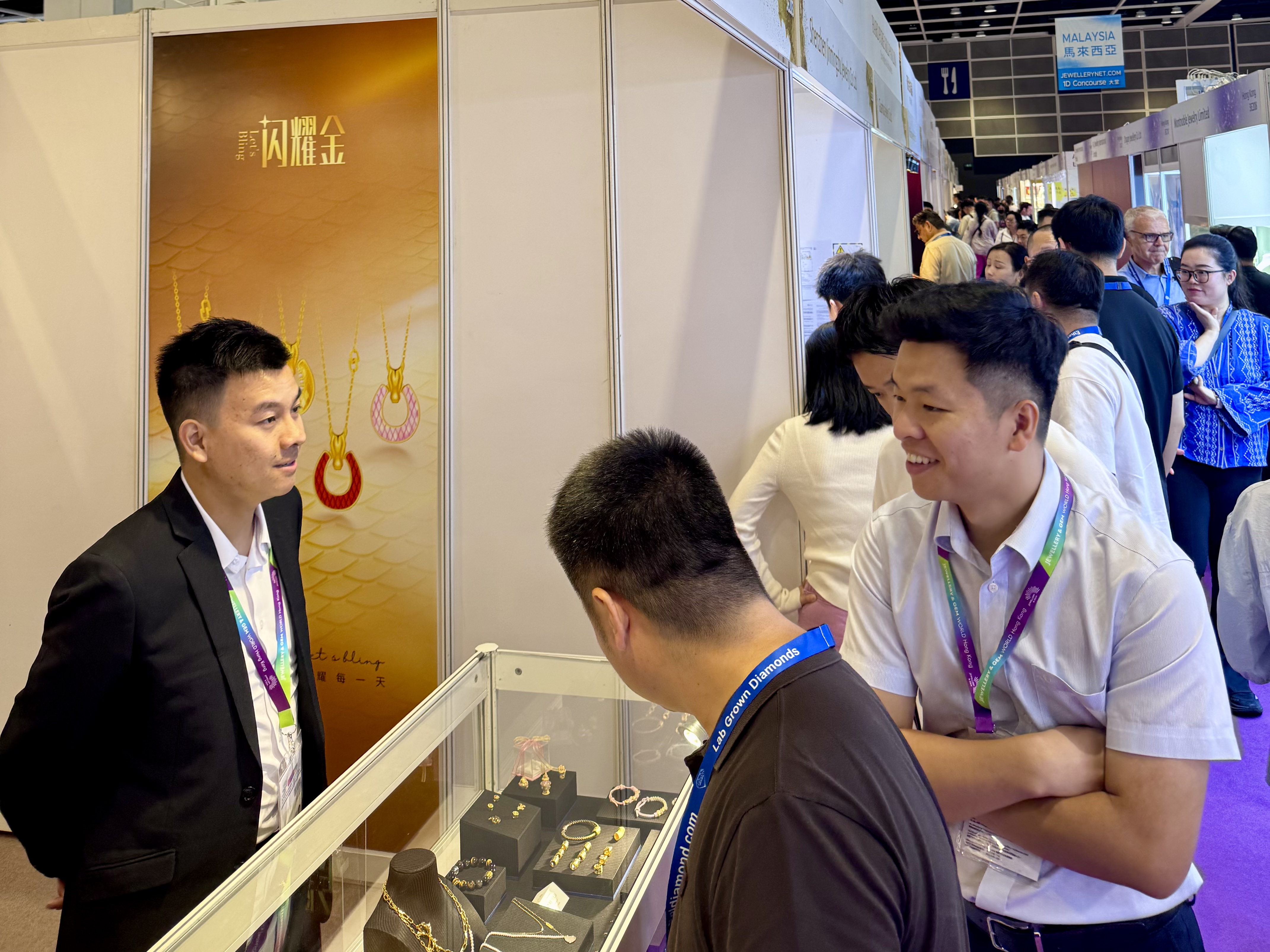 金价飙升，需求趋缓，中国金饰企业迈开出海新征程｜全球经贸故事
