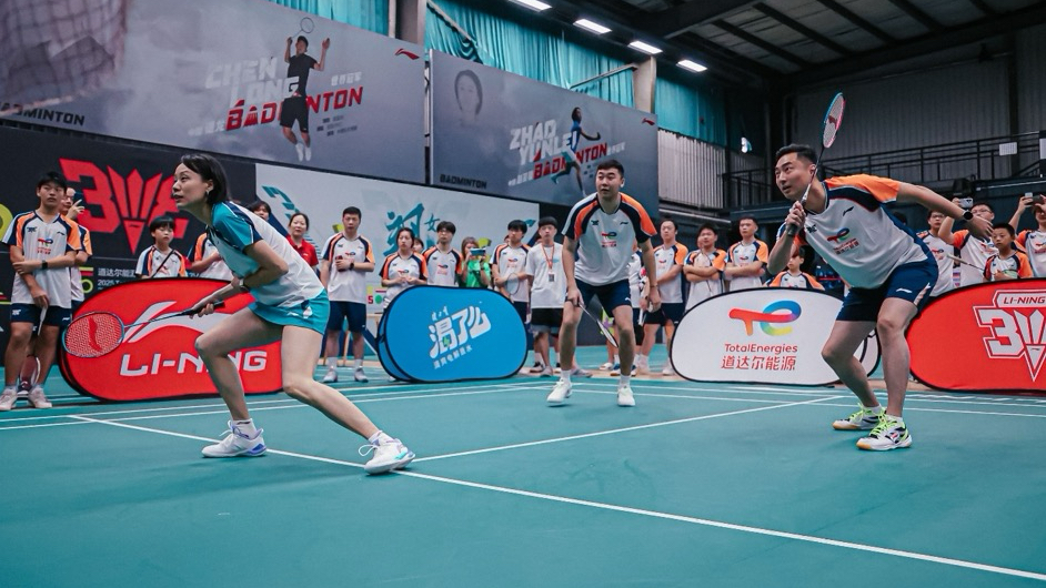 一年卖了近300亿元:李宁从跑步、羽毛球等品类寻求增长