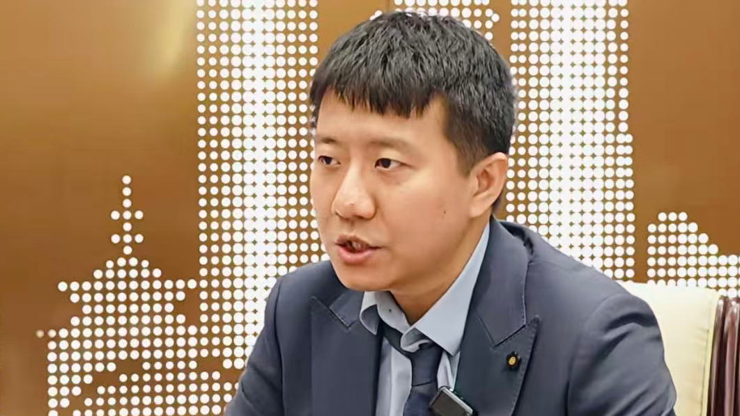 对话菲尔兹得主邓煜：天赋和努力都重要，不做数学的话想写科幻小说