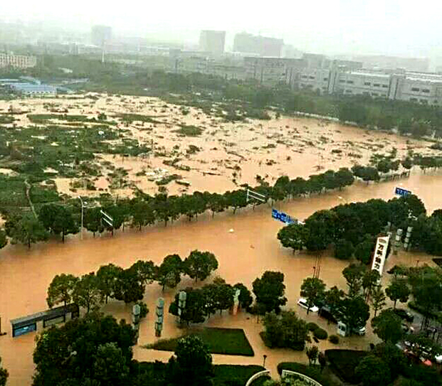 暴雨攻陷武汉中心城区!交通全面瘫痪!