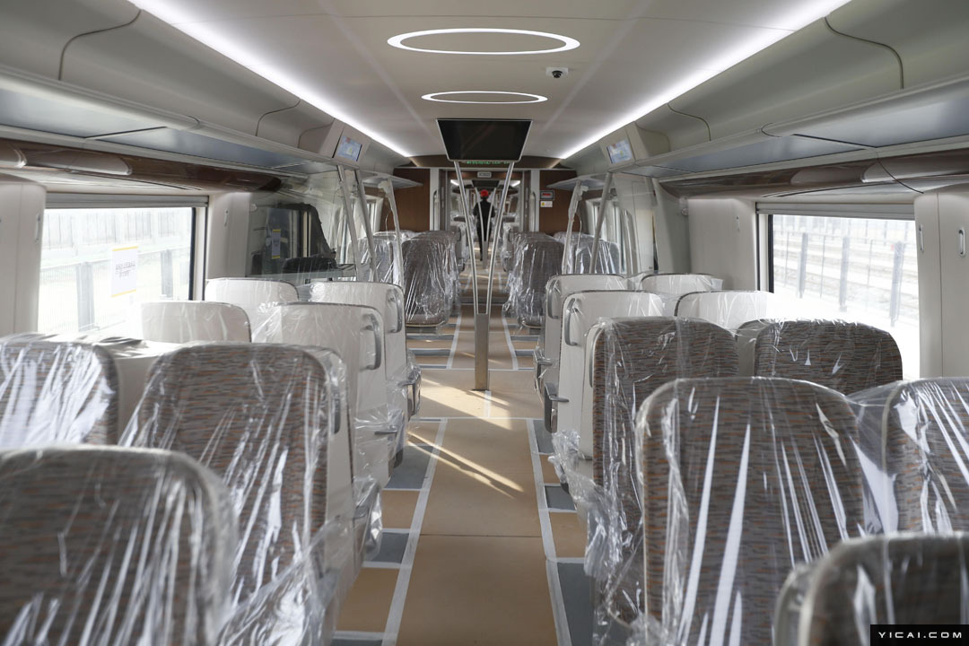 北京地铁新机场线列车亮相采用无人驾驶技术