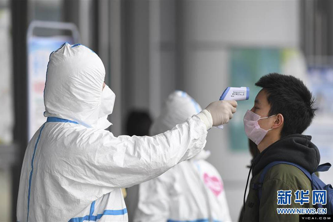 春运返程陆续启动 火车站,地铁加强疫情防控
