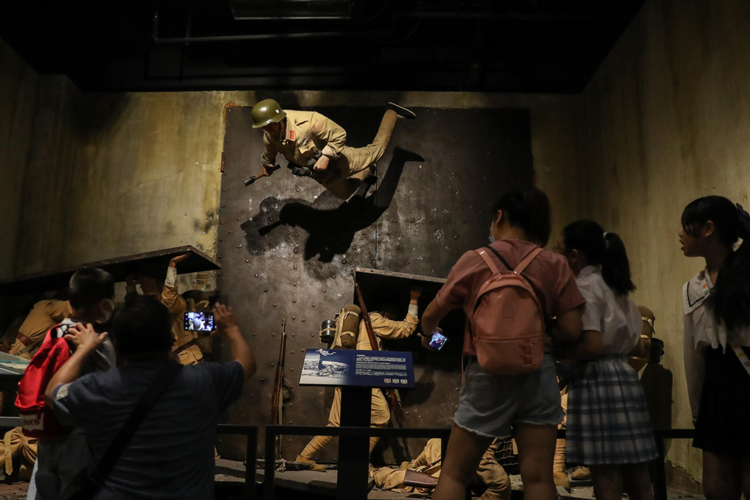 电影《八佰》热映 上海四行仓库纪念馆迎来参观潮