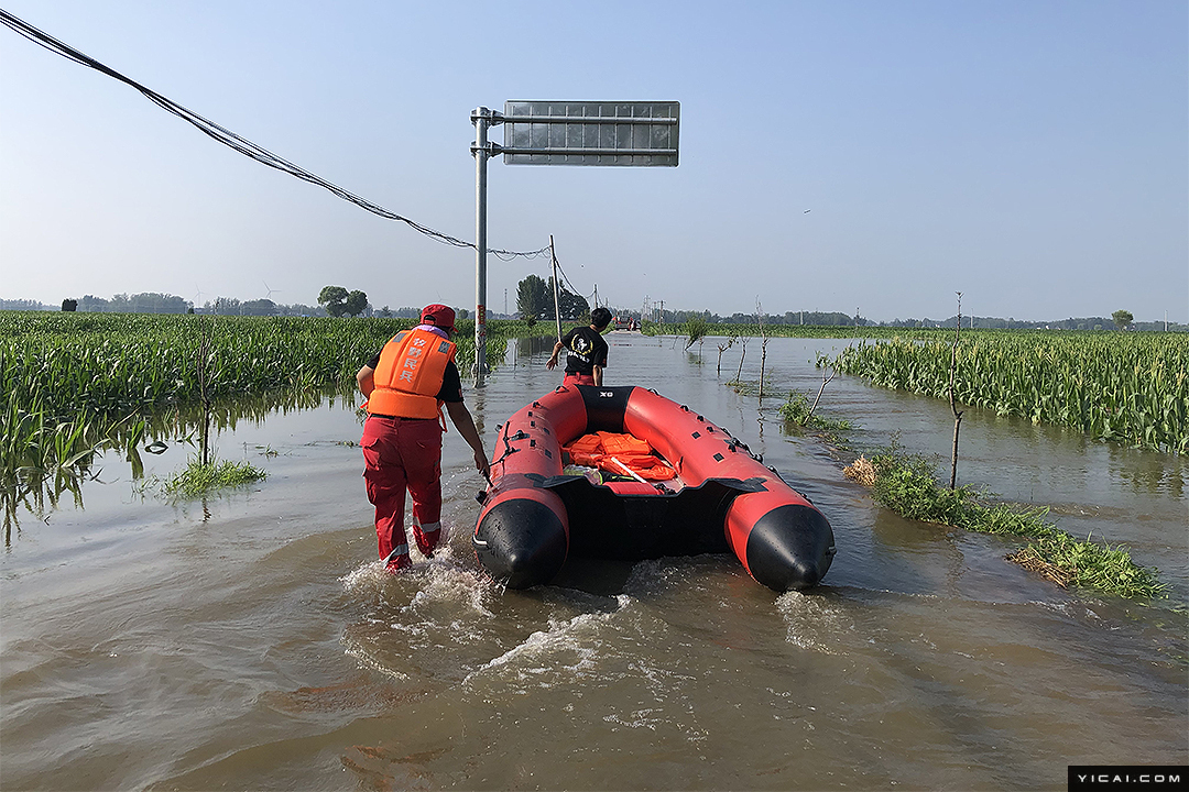 暴雨致河南浚县58.8万人受灾 记者直击泄洪转移现场