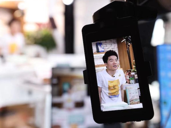 “顶流”董宇辉出任副总裁，新东方文旅是不是要火了