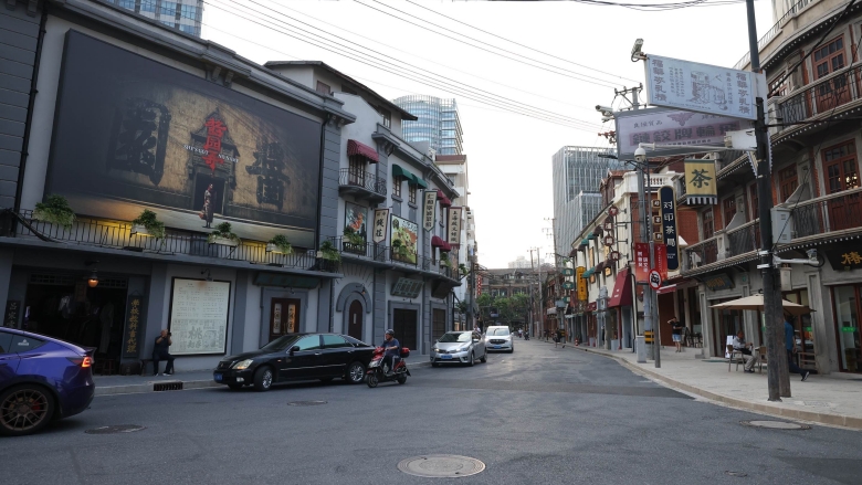 在“酱园弄”邂逅裁缝、面馆店主和老街主理人，揭秘他们的生意经
