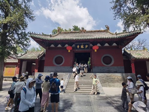 实探新住持履职次日的少林寺：“平安香”等收费项目已不见踪影