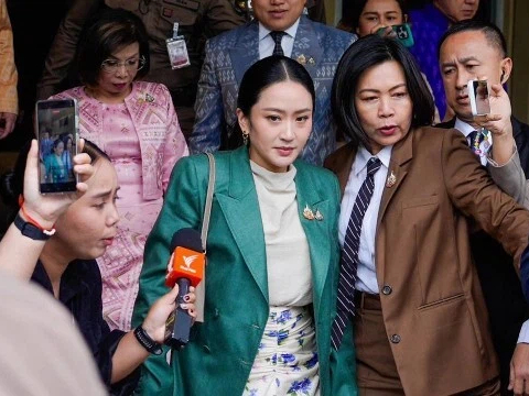 佩通坦被解职背后：他信家族“魔咒”和泰国政坛的恩怨情仇