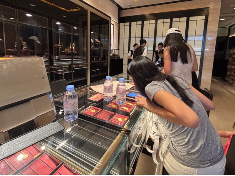 记者实探：提价前，老铺黄金部分门店已不见“排队潮”