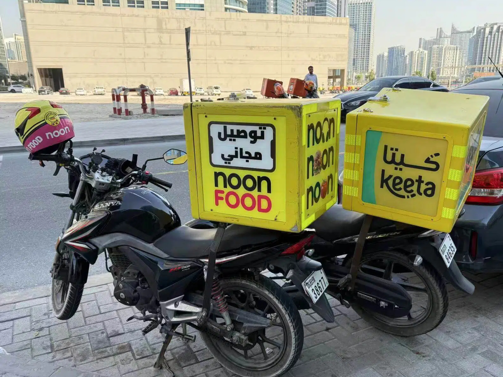 在迪拜送外卖：没有“电驴”、运力不稳，中国平台如何迎战本土巨头？