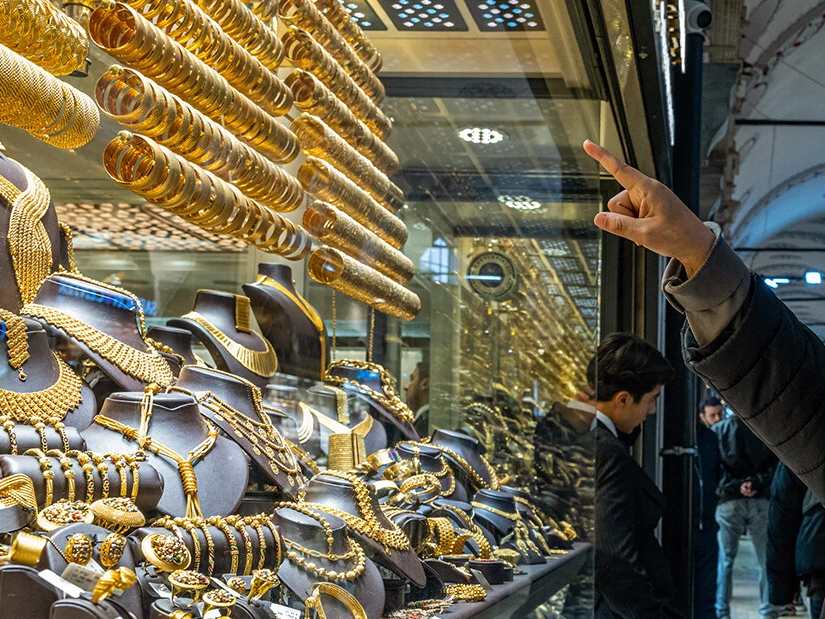 绝对主角！黄金、白银上演疯狂假日行情：低流动性催生“暴动”